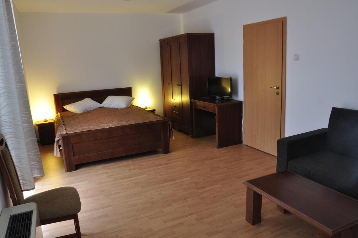 Oras Zlatna Hotel Luaran gambar